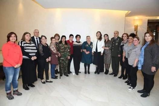 Qənirə Paşayeva qazi qadınlarla görüşdü