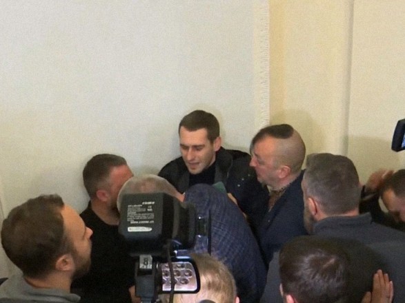 Parlamentdə döyülən deputat xəstəxanaya yerləşdirildi