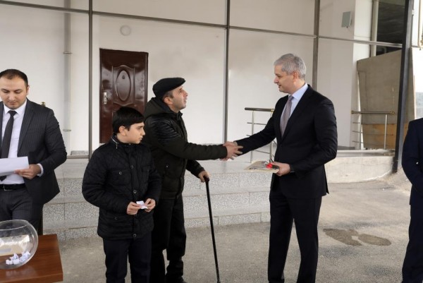 Nazirlik tərəfindən daha 27 mənzil şəhid ailələri və müharibə əlillərinə verildi