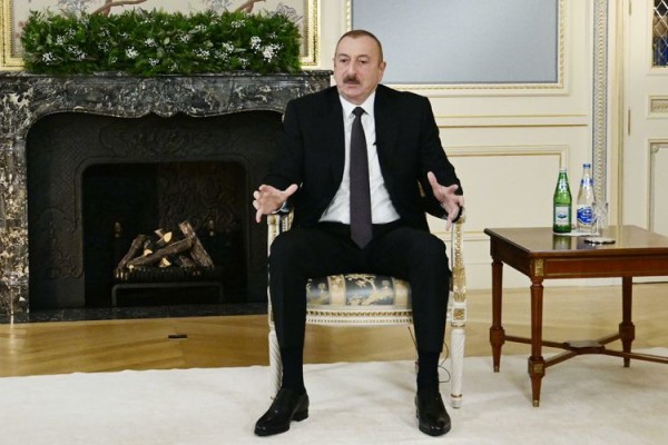 İlham Əliyevin yerli telekanallara müsahibəsi - CANLI