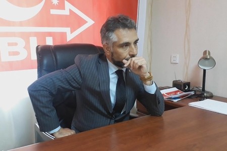Elçibəyin qardaşı oğlu seçkidə iki müxalif liderlə üz-üzə