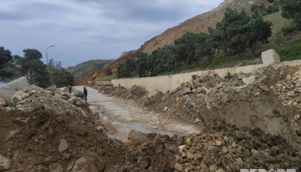 Badamdar şossesində torpaq sürüşməsi davam edir, yol bağlanıb