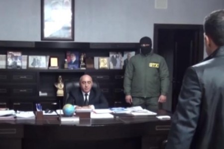 Həbs edilən icra başçısının oğlu işdən çıxarılıb