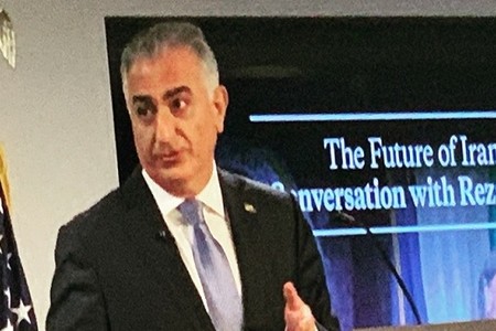 İran şahının oğlu Rza Pəhləvi: "İrandakı etirazlar atamı devirmiş üsyanı xatırladır"