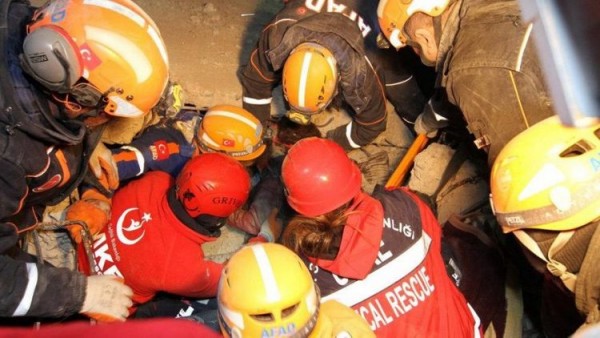Türkiyədə 39 nəfər dağıntılar altından sağ çıxarılıb