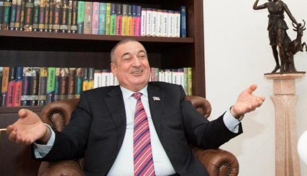 Deputatlığa namizəddən kobud qanun pozuntuları - FOTO