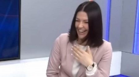 Dövlət yardımı ilə bağlı xəbəri oxuyan aparıcını gülmək tutdu – Video