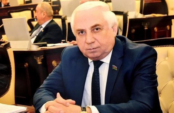 Hadi Rəcəbli Milli Məclisdəki kabinetini boşaltdı