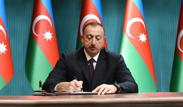 Prezident iki şəxsə fəxr ad verdi - SƏRƏNCAM