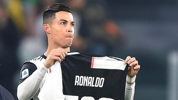 Ronaldo 1000-ci oyunu keçirdi, 725-ci qolunu vurdu