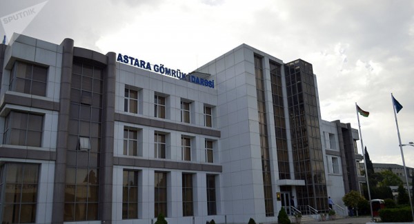 Astara gömrük postunda keçid dayandırıldı