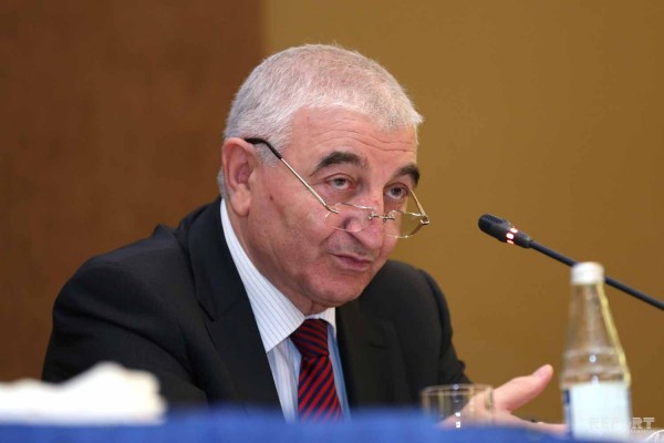 “Bəziləri deyir ki, Məzahir Pənahovun yanında Stalin toya getməlidir”