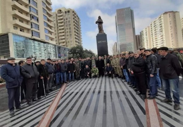 Xocalı soyqırımı abidəsini ziyarət edən qazilərdən Prezidentə MÜRACİƏT