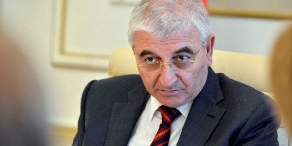 Namizəd MSK-nın iclasında Məzahir Pənahovu hədələdi