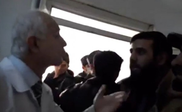 Astara xəstəxanasında qalmaqal: İrandan gələnlər bir gündür gözlədilir