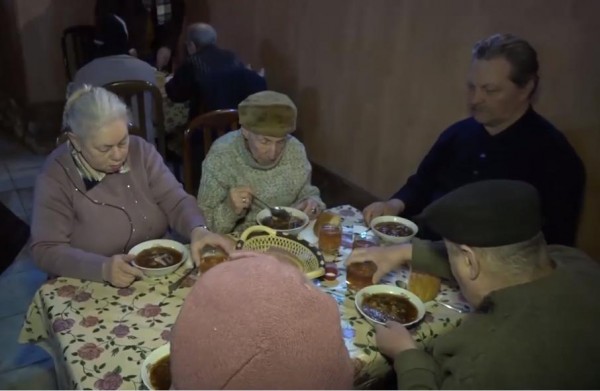 İNANILMAZ! Bakıda pulsuz yeməkxana fəaliyyət göstərir