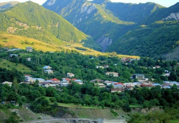 Azərbaycanın bu qəsəbəsində bütün evlər üzü qibləyə tikilib - FOTO