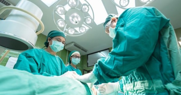Koronaviruslu xəstəyə ağciyər köçürüldü