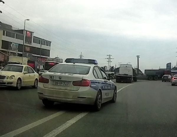 Bakıda yol polisi qaydaları belə pozdu