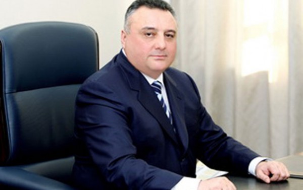 “Bloomberg”: Eldar Mahmudovun gəlini milyarderlər küçəsində yaşayır