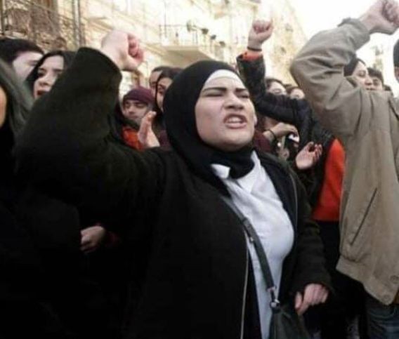 Hicablı feminist aksiyada iştirakına görə dayısı tərəfindən döyüldü — FOTO