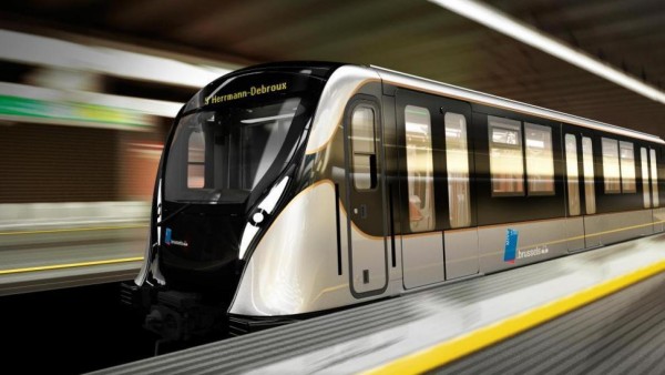 Brüssel metrosunda gənc tüpürcəkli əlləri ilə virusu yaydı