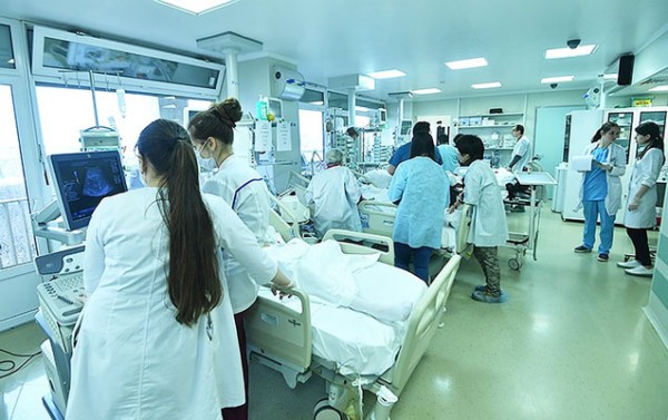 SON DƏQİQƏ! Bakıda böyük mərkəzlərdən birində işçilər koronavirus şübhəsi ilə təxliyə olundu