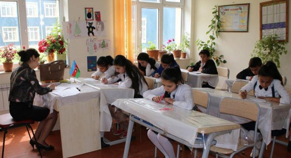 Məktəblərin bağlanma müddəti yenidən uzadıla bilər