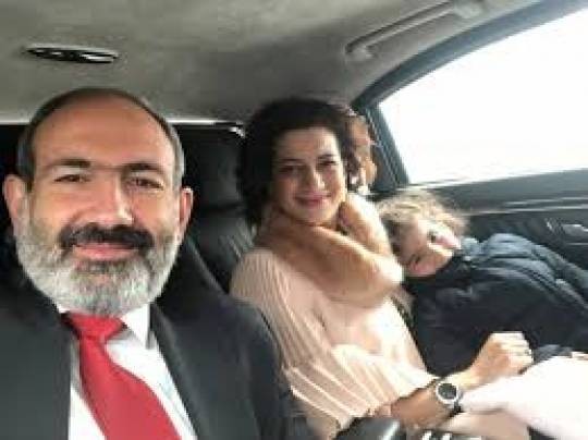 Paşinyan ailəsi ilə İrəvandan qaçdı...