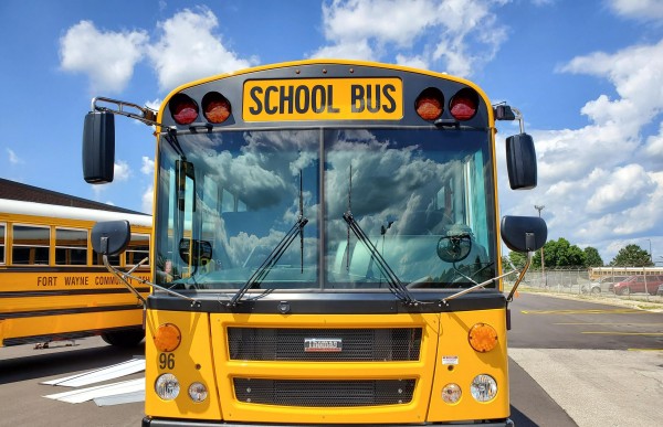 Məktəbli və tələbələrə ŞAD XƏBƏR: “School Bus” xidmətiniz olacaq