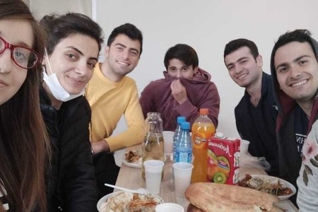 Daha bir qrup tələbə xaricdən Bakıya gətirildi