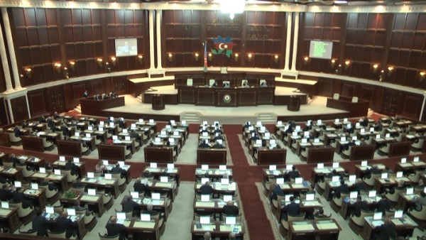 Azərbaycanda bu deputatlar maaşlarının bir hissəsini koronavirusla mübarizəyə köçürəcək
