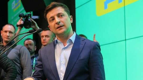Zelenski: “Anamı evdə oturmağa zorla razı saldım”