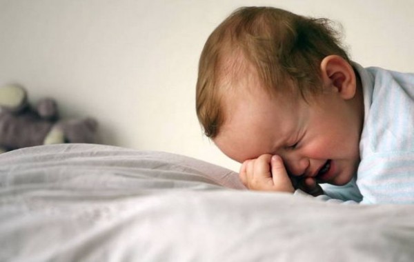 Daha bir koronavirus faciəsi: Azyaşlı 16 saat ölən anasının cəsədi ilə tək qalıb