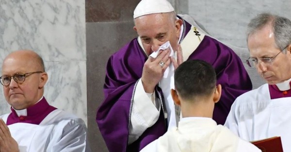 Roma Papasının yanındakı keşişdə koronavirus aşkarlandı