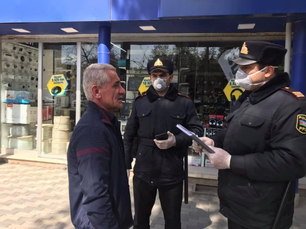 DİQQƏT: Bakıda polis karantin rejimini pozanları cərimələməyə başladı