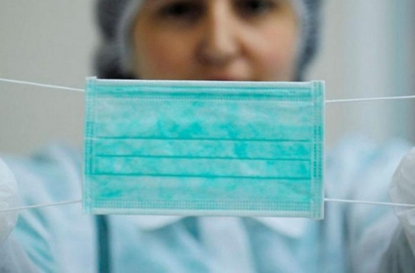 Deputatlar Milli Məclisin iclasına tibbi maska ilə gəlib