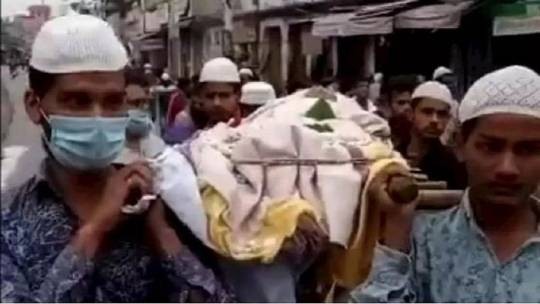 Hindistanda müsəlmanlar ölmüş hinduistə qarşı  görünməmiş insanlıq nümayiş etdirdi