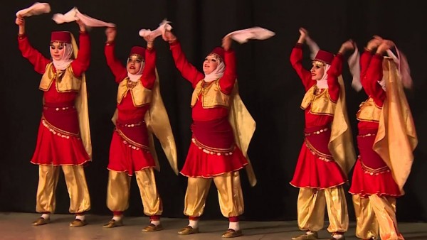 Qadağaya məhəl qoymayıb yolun ortasında halay çəkdilər