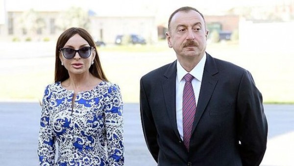 İlham Əliyev və Mehriban Əliyeva tibbi maska istehsalı müəssisəsinin açılışında