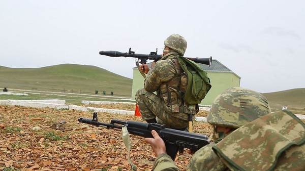 Motoatıcı bölmələrdə atəş hazırlığı üzrə məşğələlər keçirilir