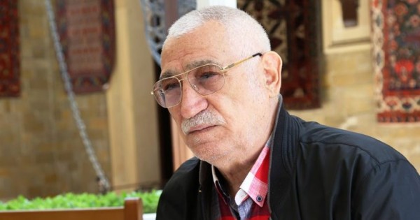 Şeyx əsəbiləşdi: "Bu finti-firuş qızları ora kim çıxarır?"