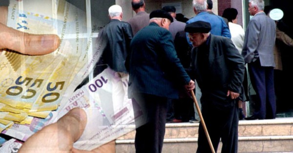 Daha 4 rayon üzrə pensiyalar hesablara köçürüldü