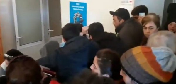 “Azərpoçt”dan 190 manatı almaq istəyən vətəndaşların yaratdığı sıxlıqla bağlı açıqlama