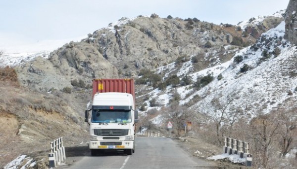 Qarabağa yanacaq və ərzaq daşıyan İran maşınları, 90-cı illərdə olduğu kimi