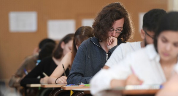 Valideynləri işsiz kimi qeydiyyata alınmış tələbələrin bu barədə arayış almasına ehtiyac yoxdur