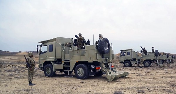 Minaatan batareyaları döyüş atışları icra edir