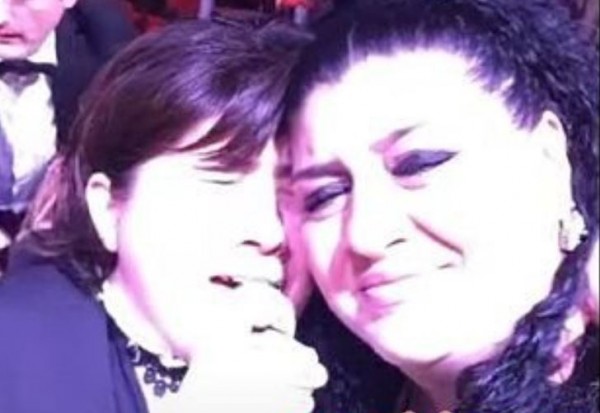 Əməkdar artist Aygün Bəylər erməni ilə toyda belə oxudu