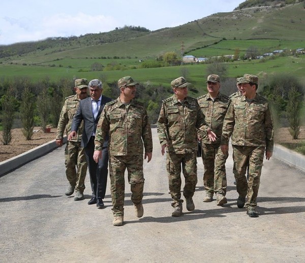 Cəbhəboyu zonada tikintisi yekunlaşmaqda olan hərbi hissəyə baxış keçirilib