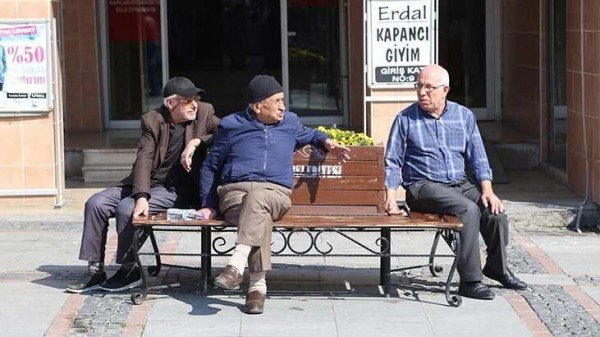 Türkiyə bu insanların küçəyə çıxa bilməsi üçün göstəriş verdi